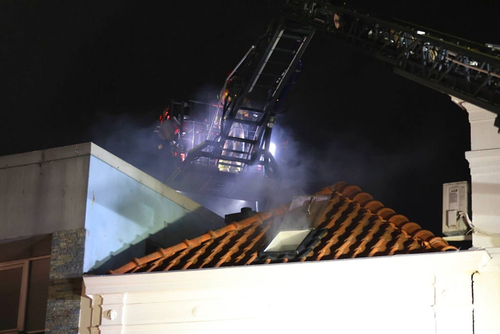 Grote brand boven winkels