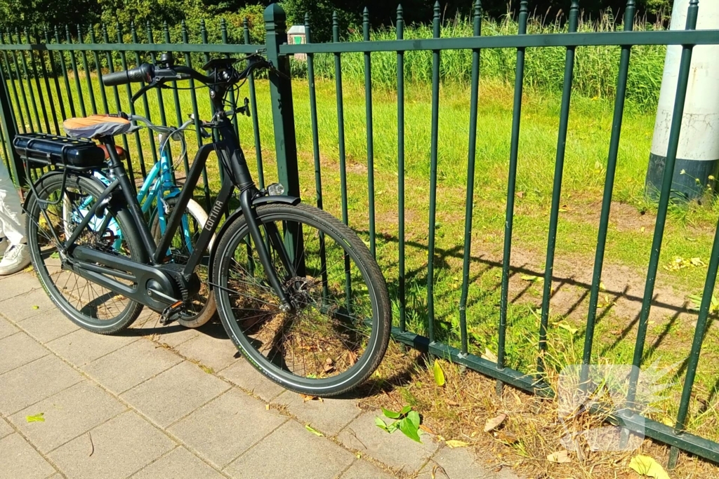 Politie brengt dochtertje veilig thuis na val met fiets