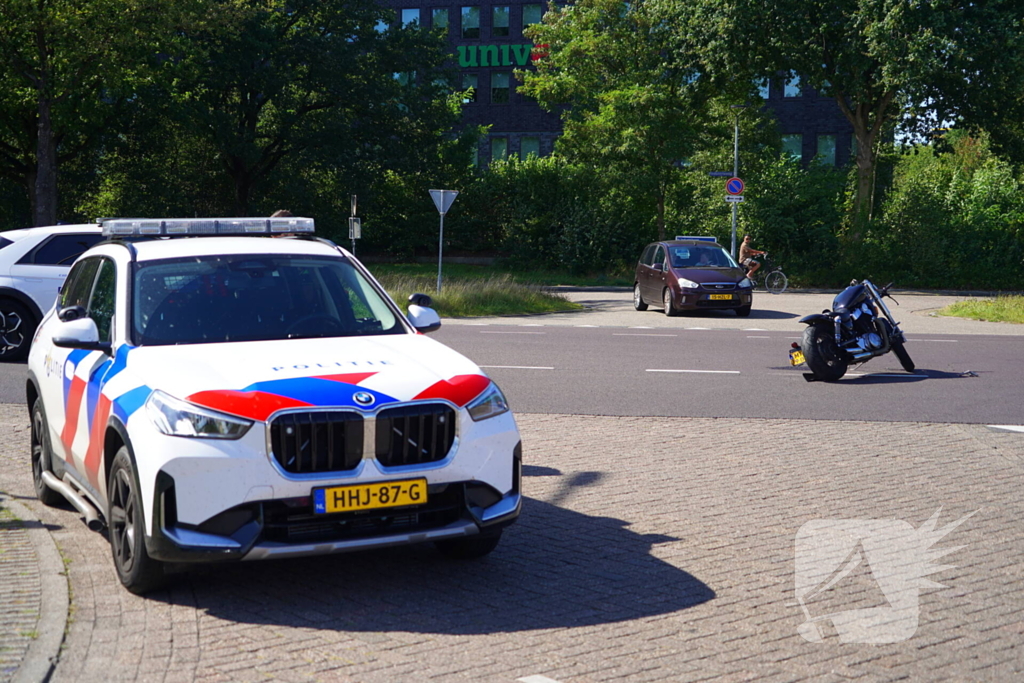 Ongeval tussen motor en auto leidt tot gewonde