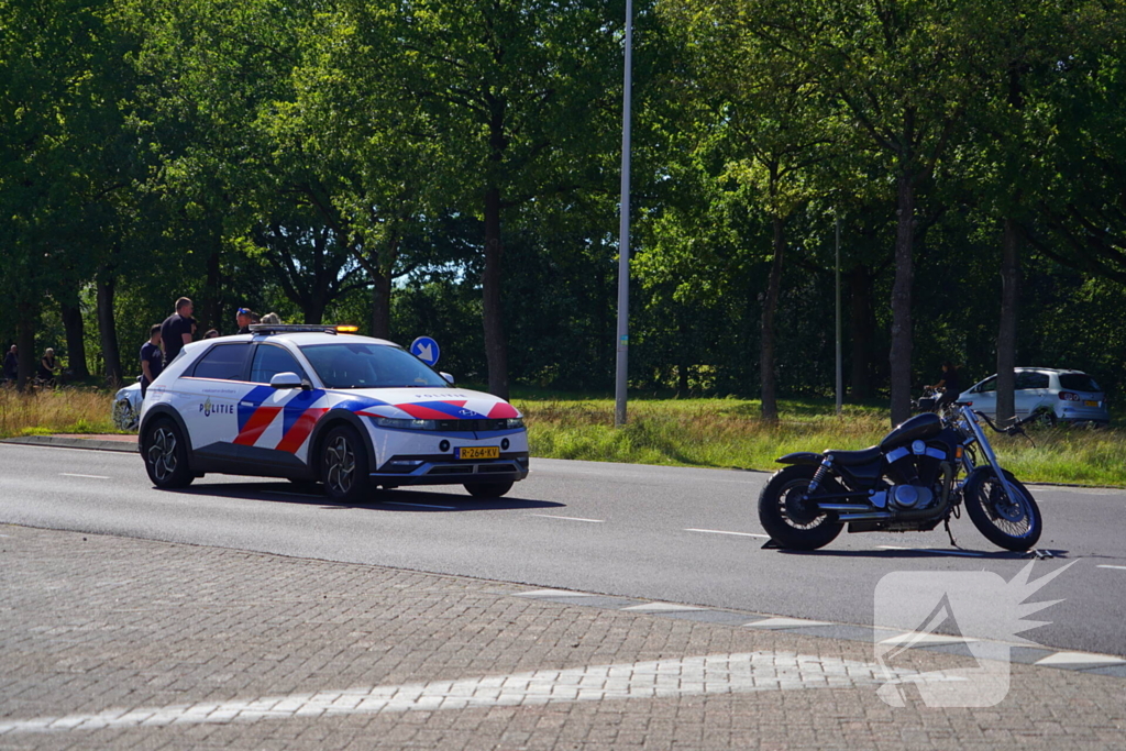 Ongeval tussen motor en auto leidt tot gewonde