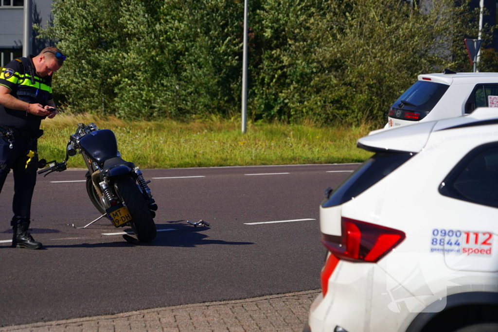 Ongeval tussen motor en auto leidt tot gewonde