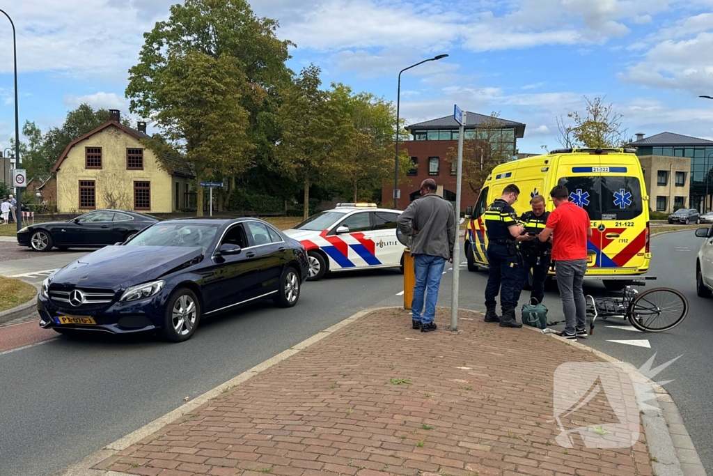 Fietsende scholier gewond na aanrijding met auto