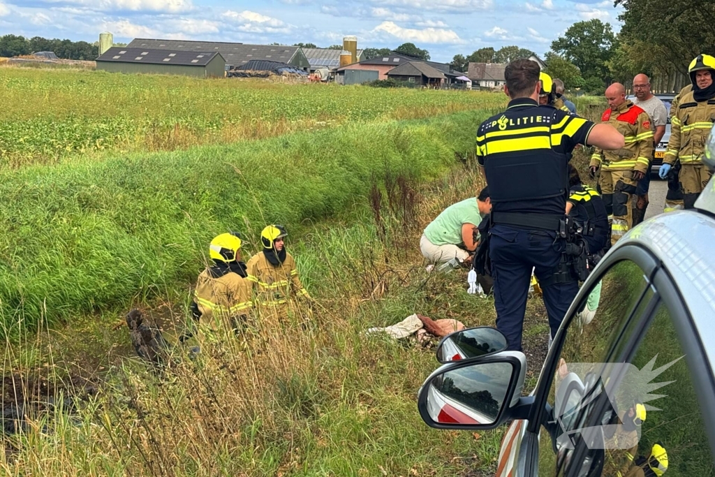Scootmobiel belandt in sloot, man naar ziekenhuis