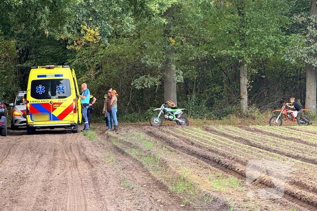 Crossmotorist gewond na ongeval in bosgebied