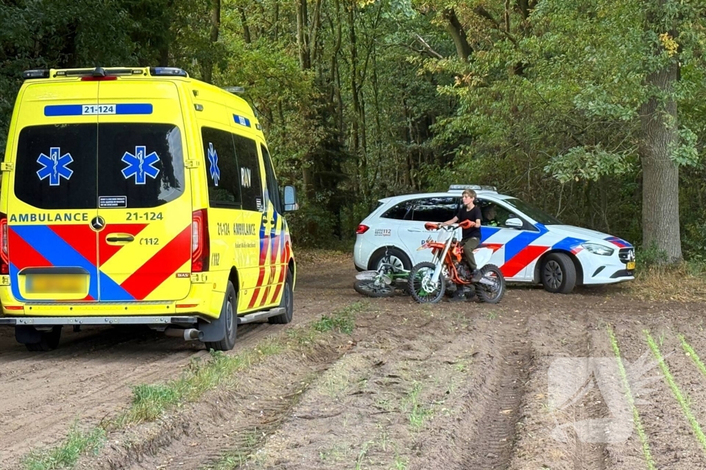 Crossmotorist gewond na ongeval in bosgebied
