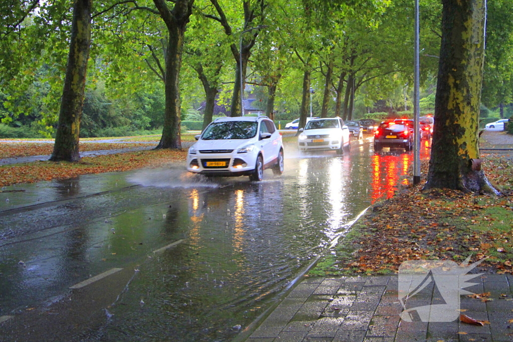 Hevige regenval hindert verkeer