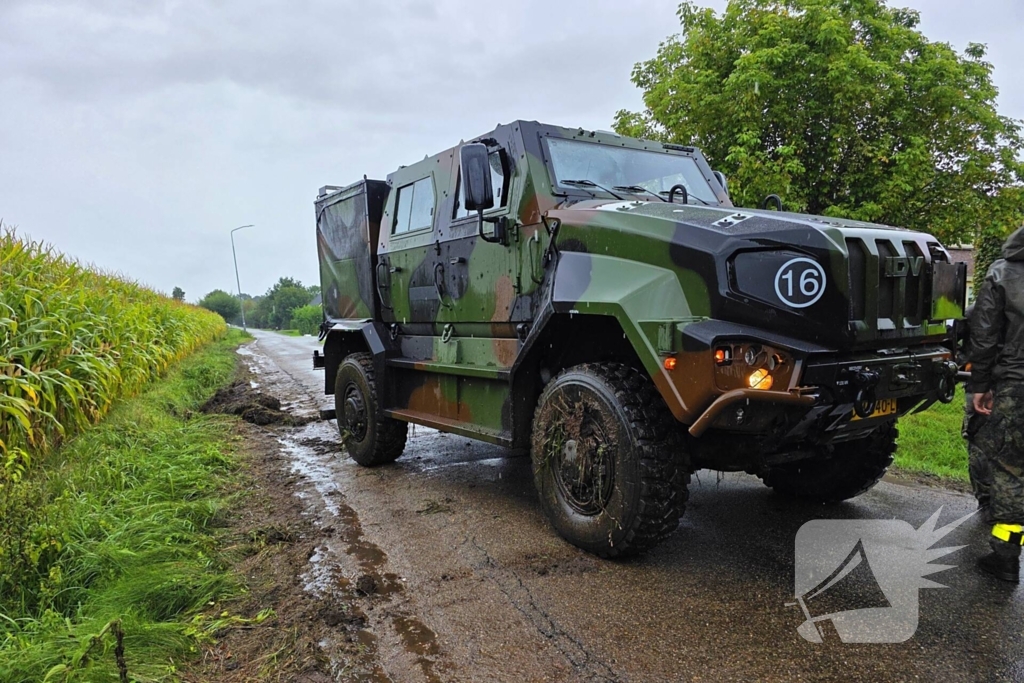 Gepantserde Manticore in sloot belandt