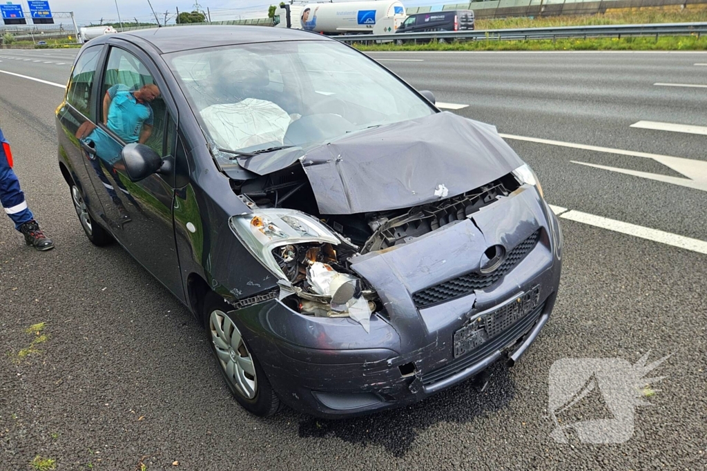 Zware schade na ongeval met twee auto's