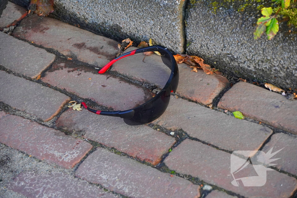 Racefietser en auto in aanrijding