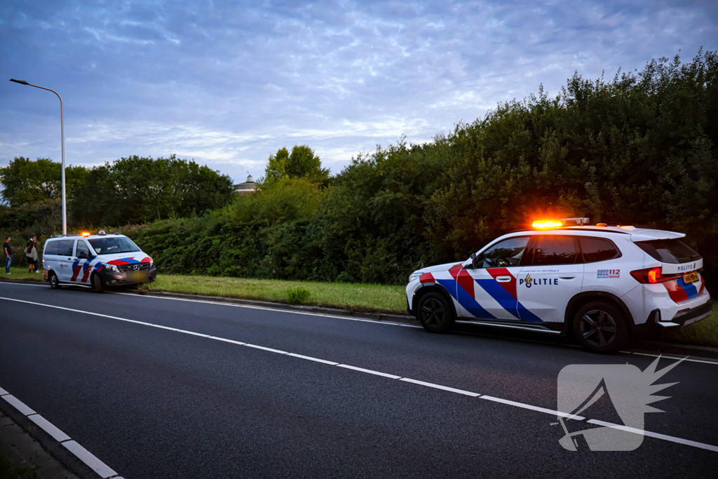 Motorrijder vliegt uit bocht, motor belandt in sloot