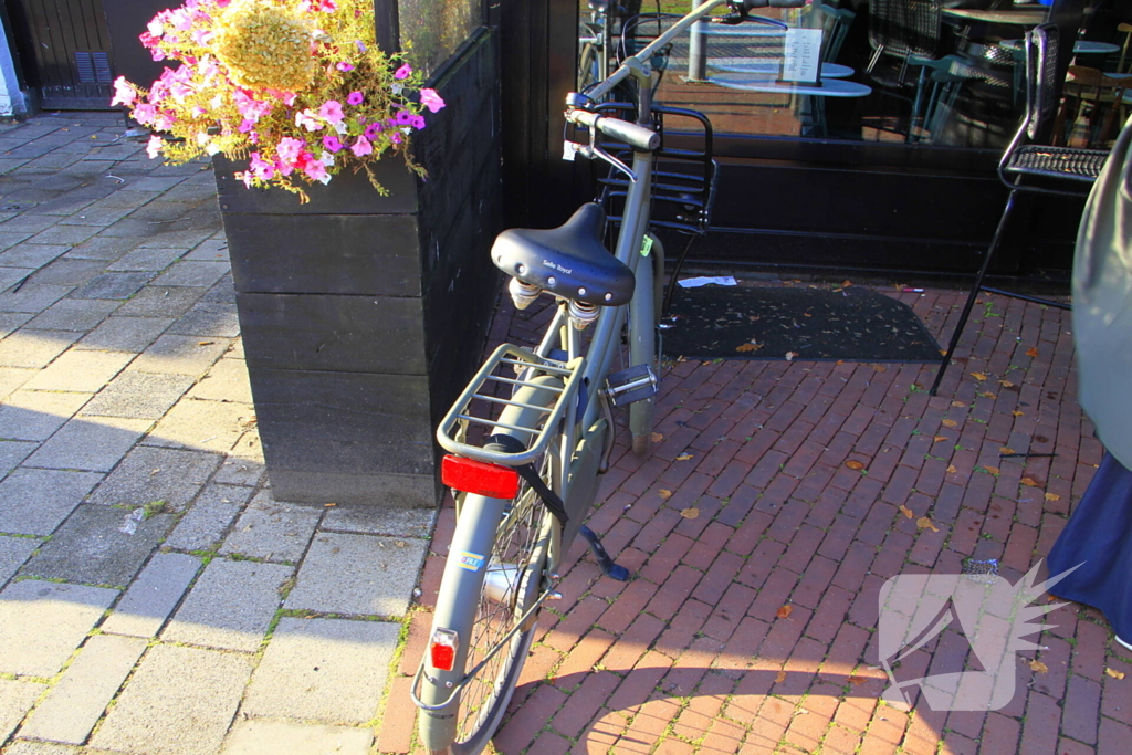 Fietsster aangereden door automobilist tijdens oversteken