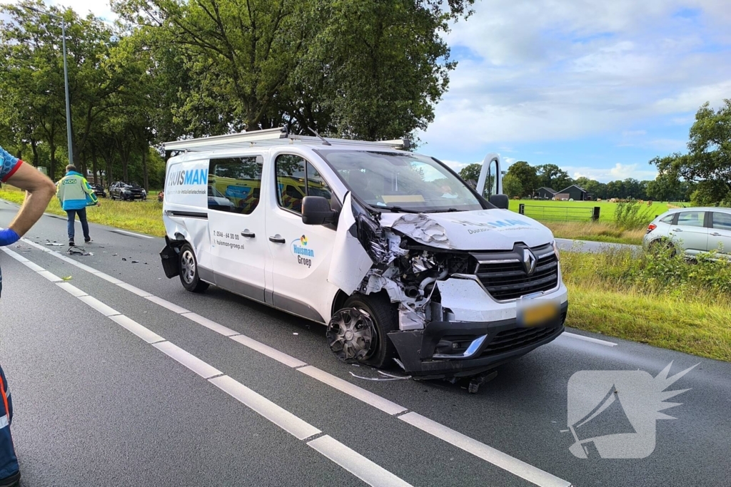 Botsing met ambulance veroorzaakt schade