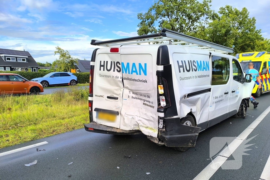 Botsing met ambulance veroorzaakt schade