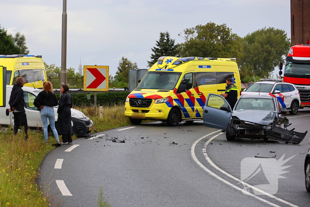 Twee gewonden naar ziekenhuis