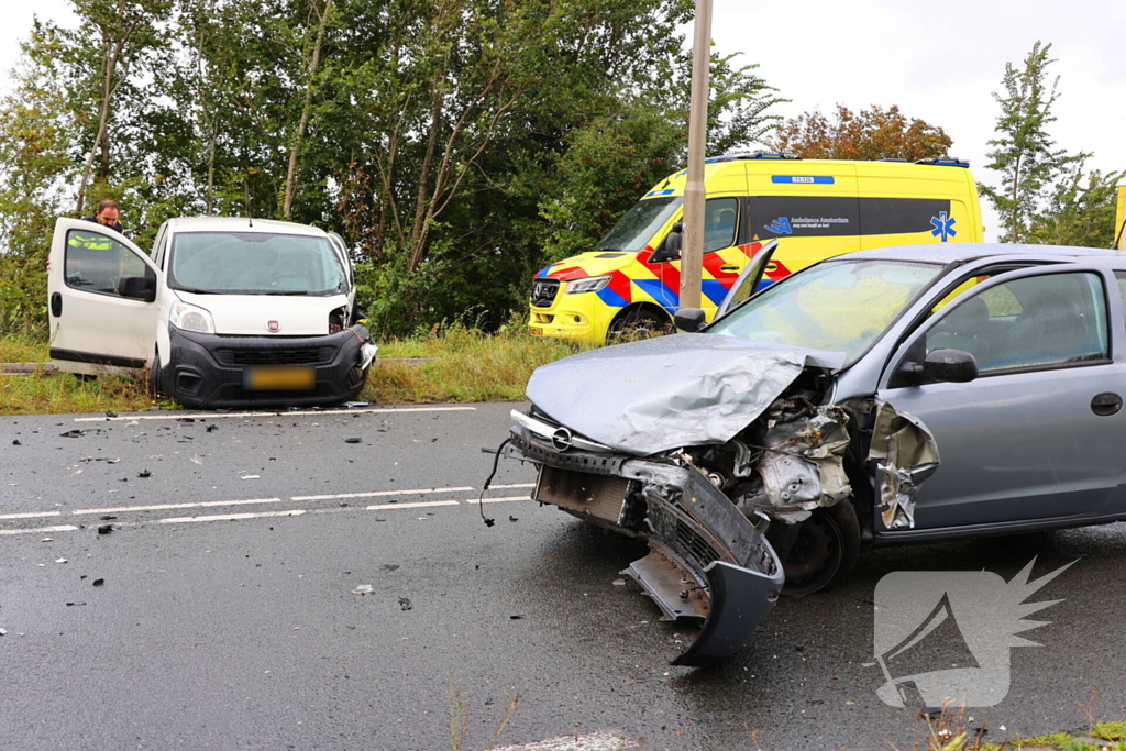Twee gewonden naar ziekenhuis