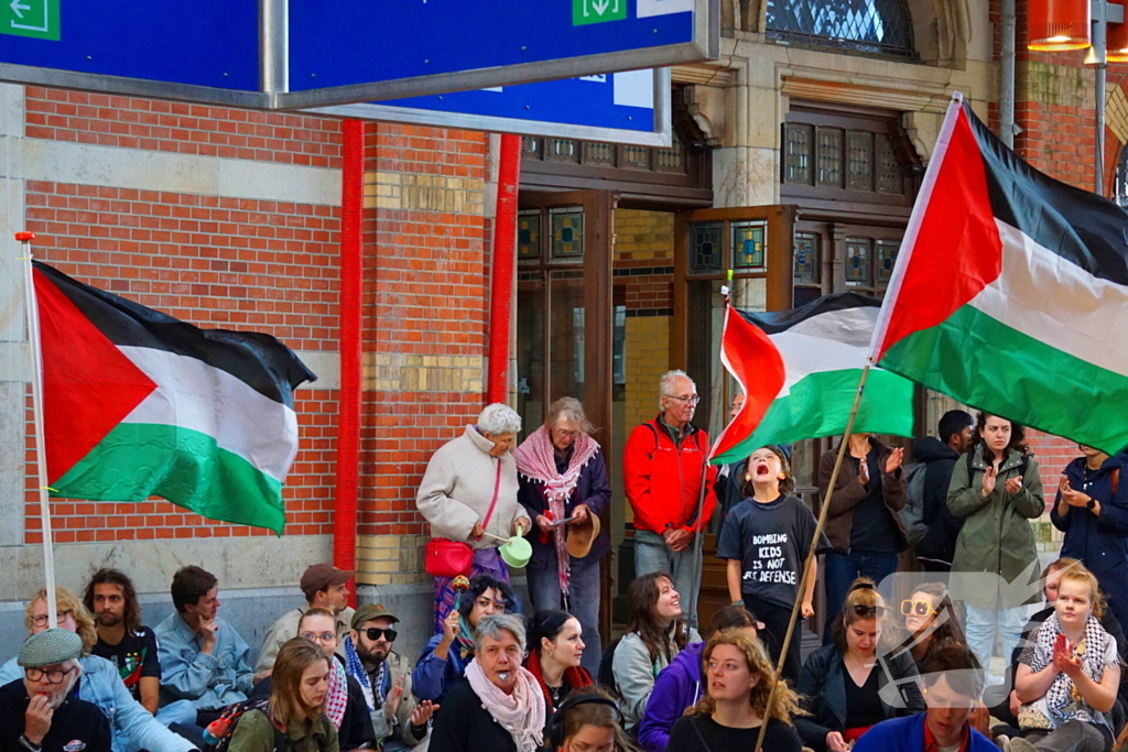 Flinke groep Pro-Palestijnse demonstranten op station