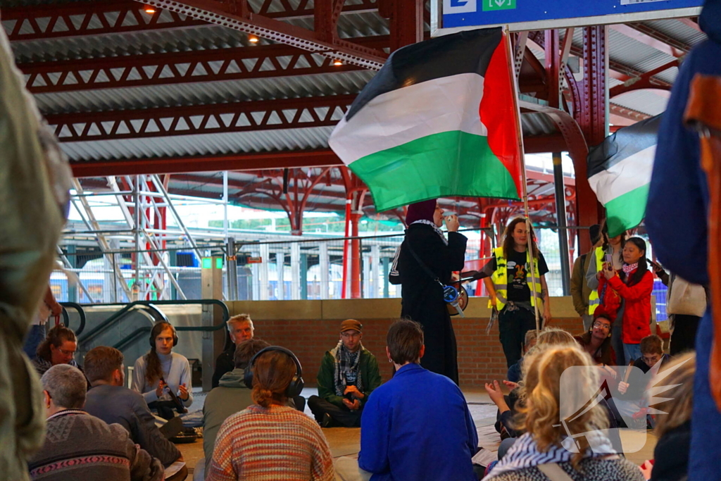 Flinke groep Pro-Palestijnse demonstranten op station