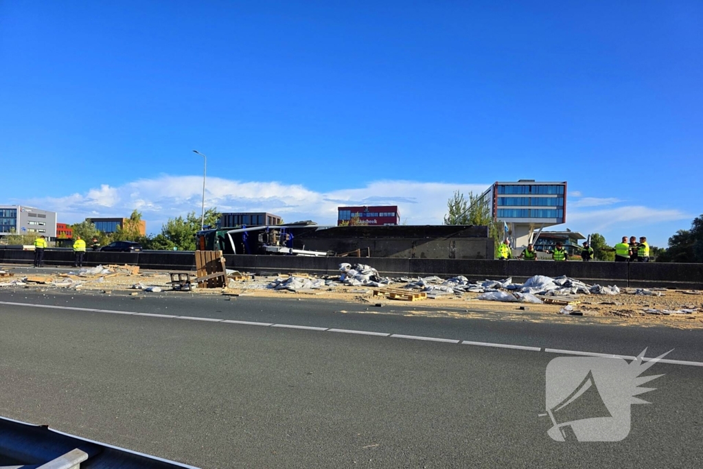 Vrachtwagen ongeval zorgt voor verkeerschaos
