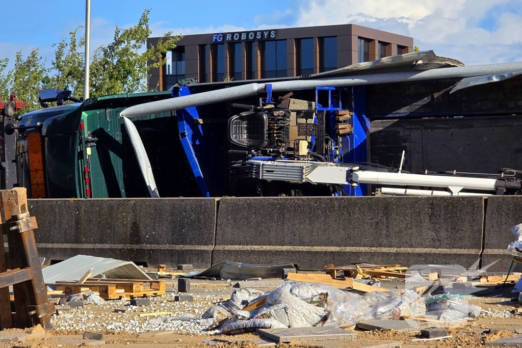 Vrachtwagen ongeval zorgt voor verkeerschaos