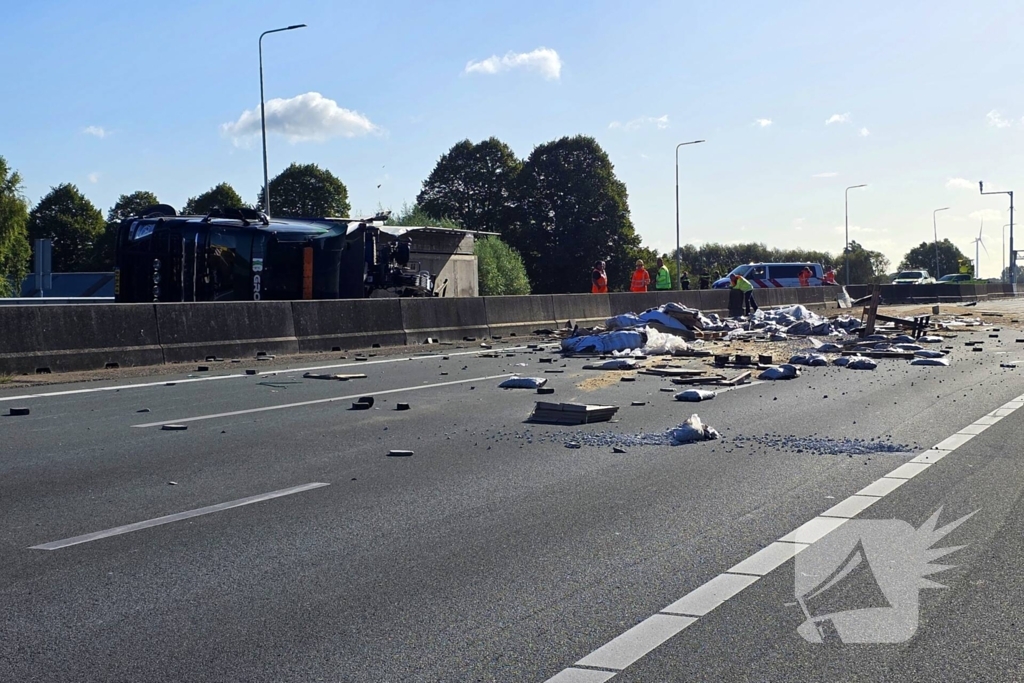 Vrachtwagen ongeval zorgt voor verkeerschaos