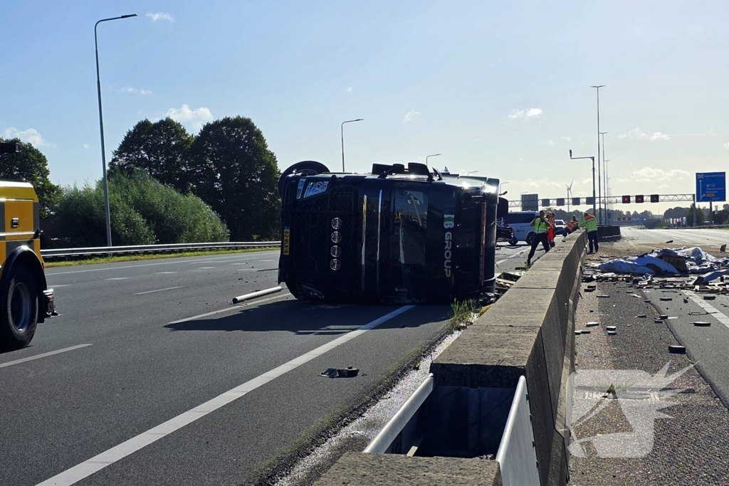 Vrachtwagen ongeval zorgt voor verkeerschaos