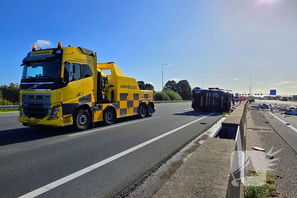 Vrachtwagen ongeval zorgt voor verkeerschaos