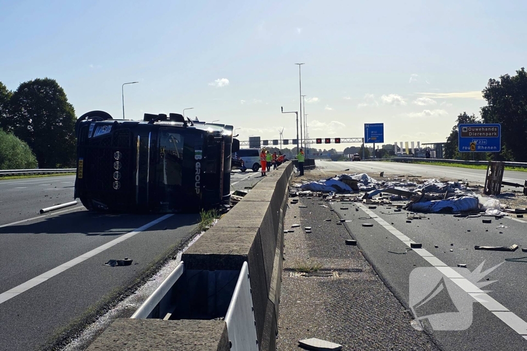 Vrachtwagen ongeval zorgt voor verkeerschaos