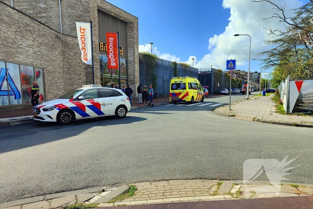 Voetganger gewond naar ziekenhuis