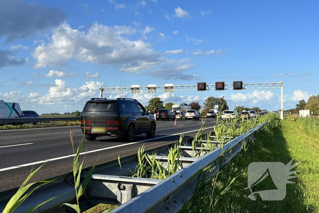 Meerdere voertuigen botsen op snelweg