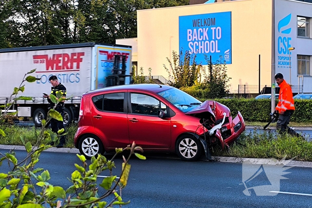 Botsing tegen paal in middenberm
