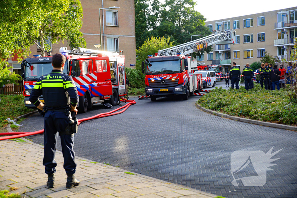 Woningbrand leidt tot ontruimingen en rookinhalatie