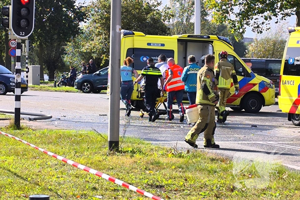 Persoon met handboeien meegenomen