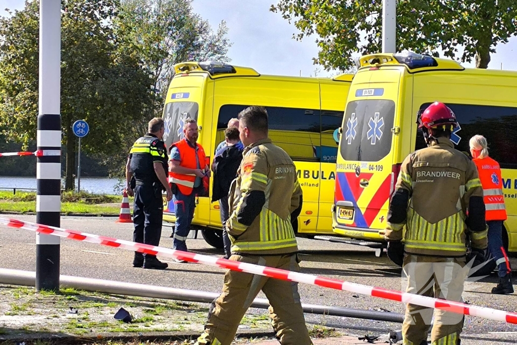 Persoon met handboeien meegenomen