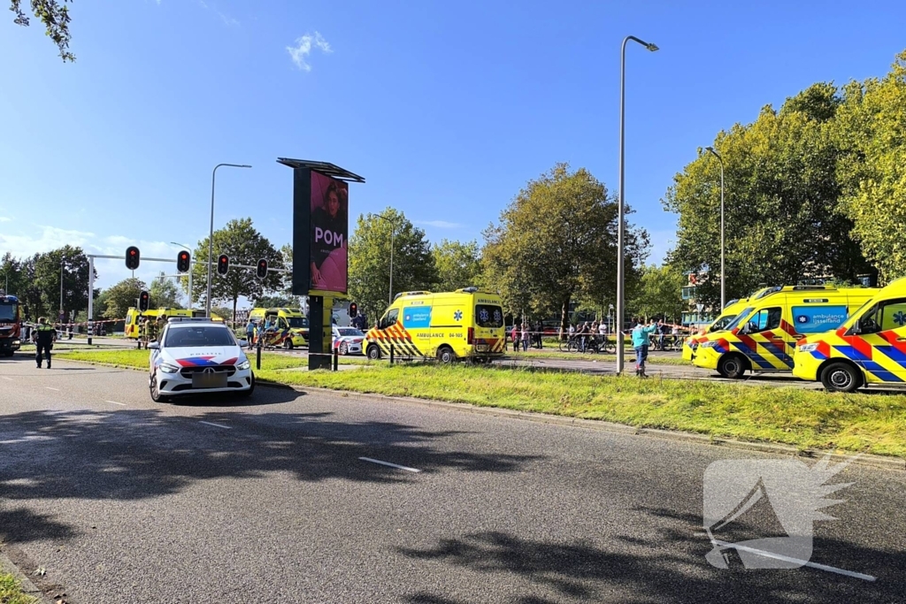 Persoon met handboeien meegenomen