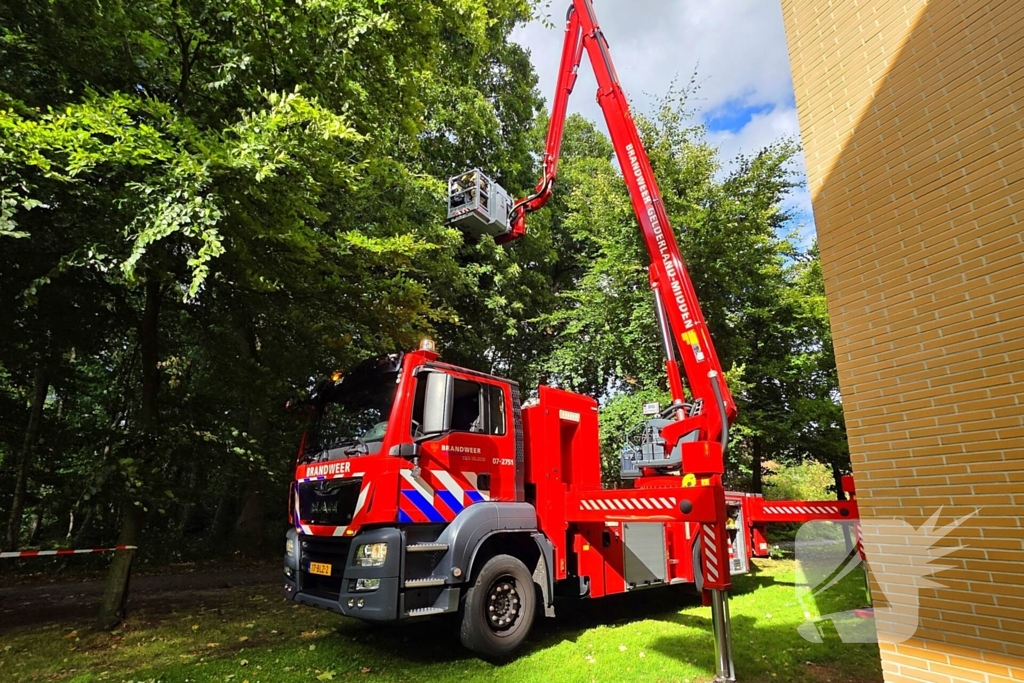 Tak blokkeert fietspad na storm