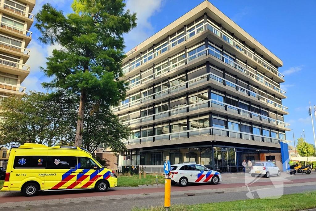 Motorrijder valt en raakt gewond