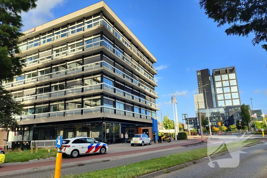 Motorrijder valt en raakt gewond