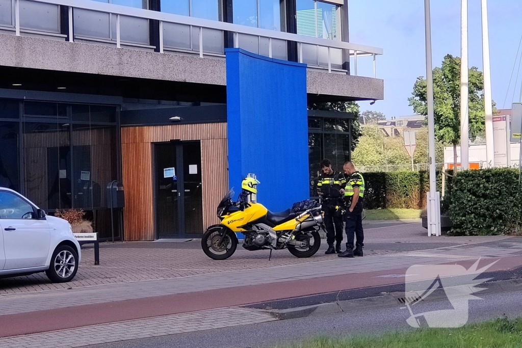 Motorrijder valt en raakt gewond