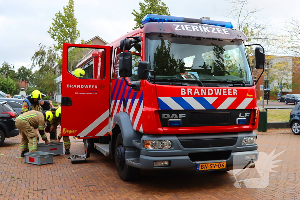 Harde wind veroorzaakt losse reling op steiger