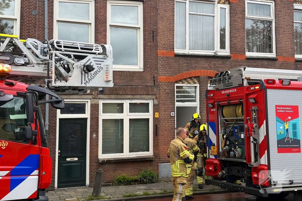 Brandweer controleert woningbrand