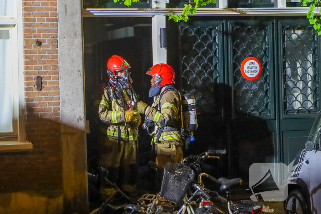 Woningbrand vergt grote inzet van brandweer