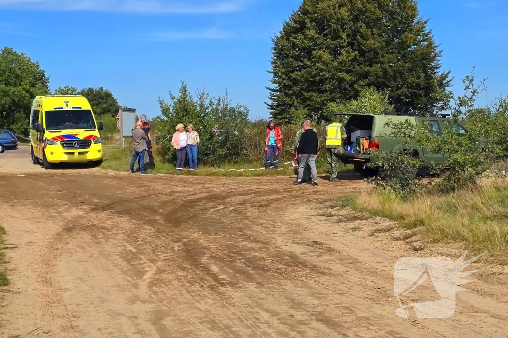 Parachutisten vast in boom