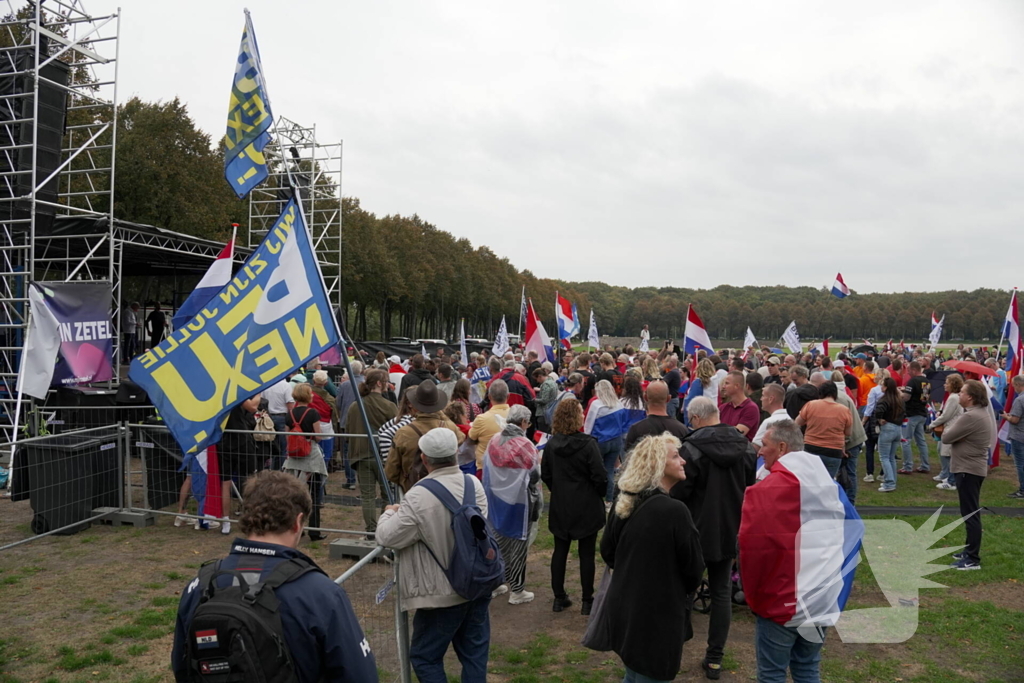 Politie en ME aanwezig bij demonstratie