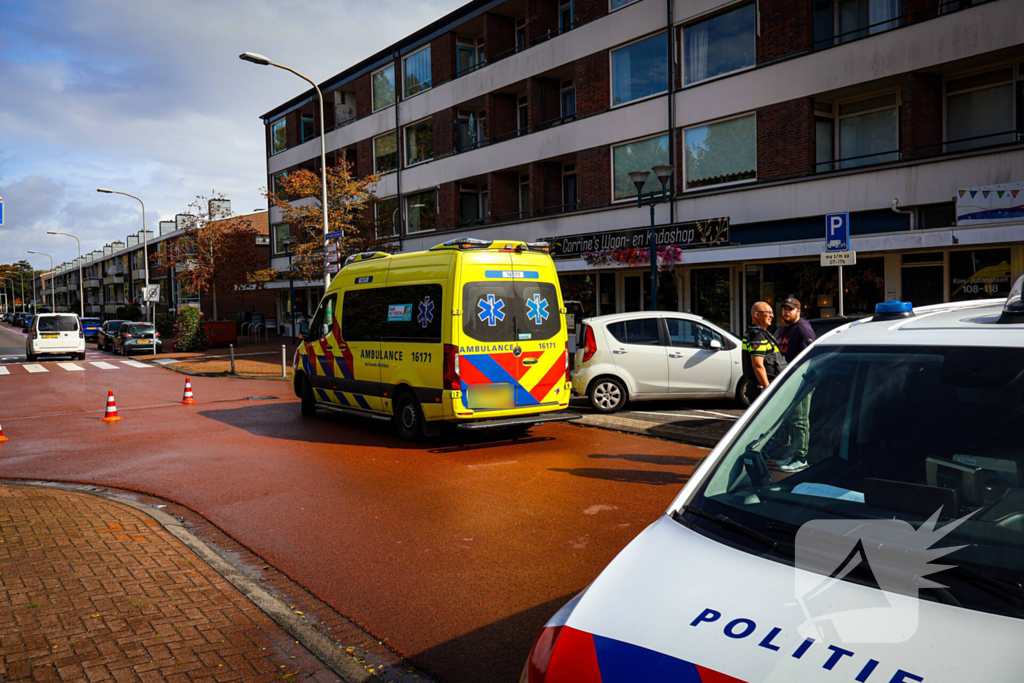 Scooterrijder gewond na val door gladde kruising