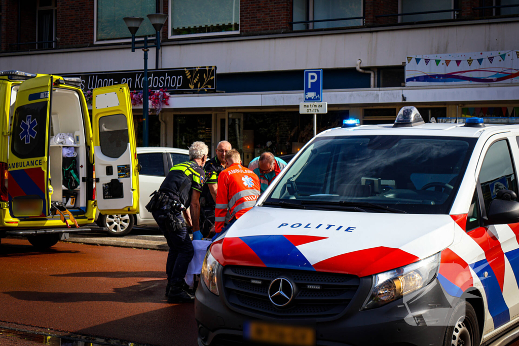 Scooterrijder gewond na val door gladde kruising