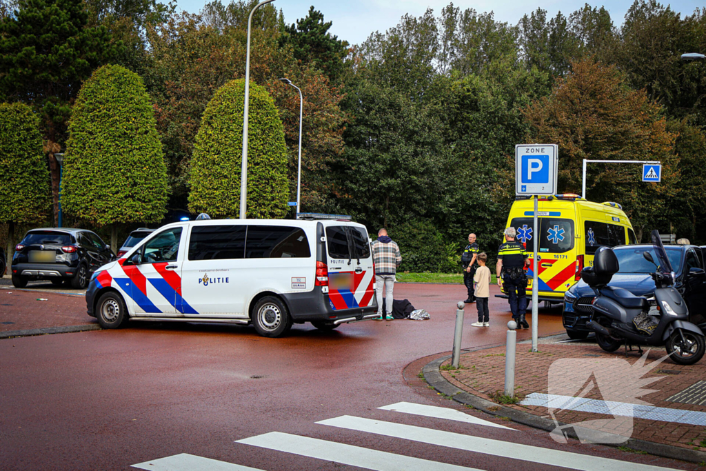 Scooterrijder gewond na val door gladde kruising