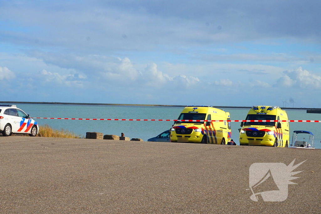 Passerende boot redt drenkeling, maar hulp te laat