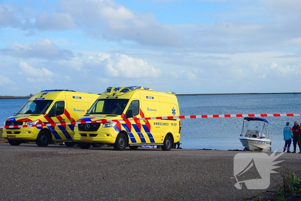Passerende boot redt drenkeling, maar hulp te laat