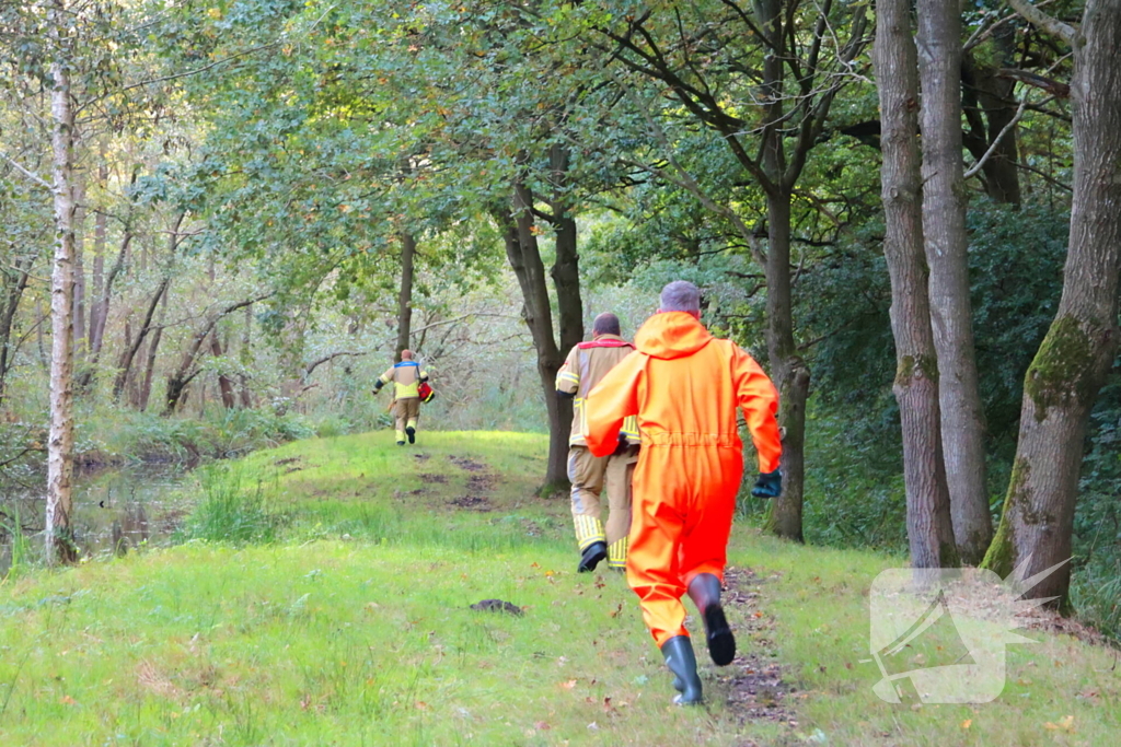 Oude vrouw gered uit sloot tijdens wandeling