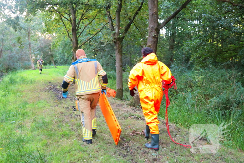 Oude vrouw gered uit sloot tijdens wandeling